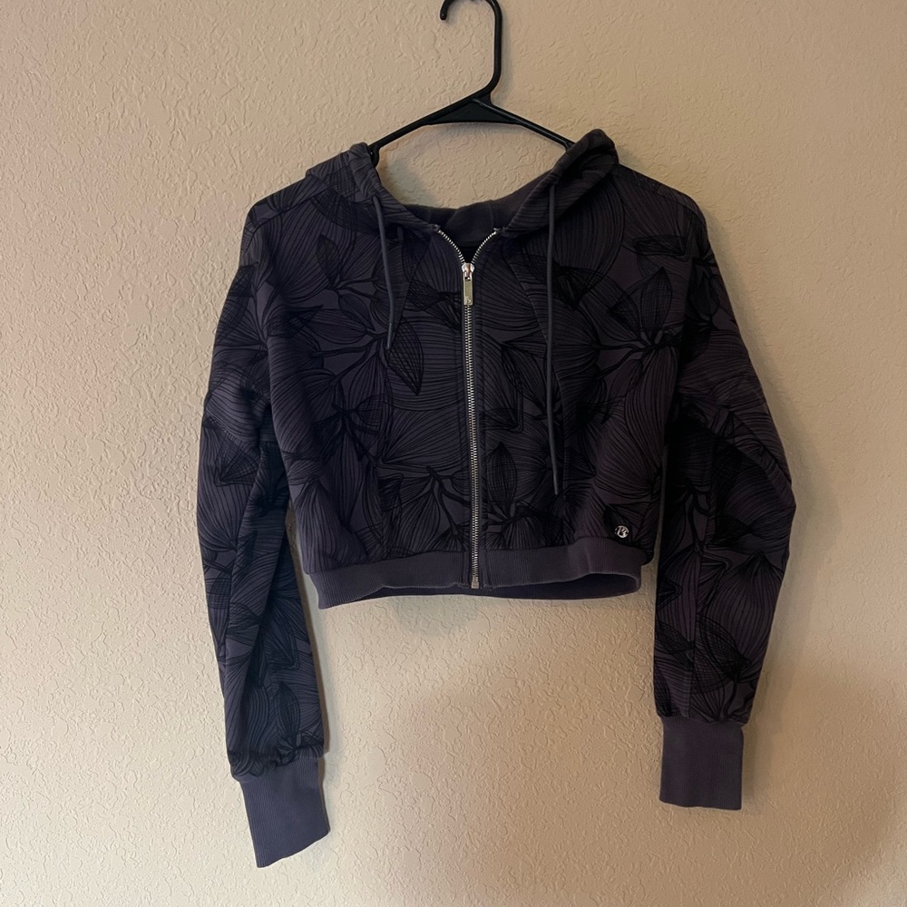 BuffBunny Black Floral Hooded Crop Top